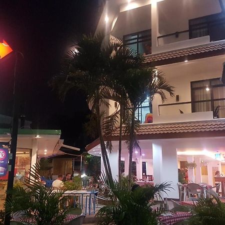La Capannina Hotel Patong Bagian luar foto