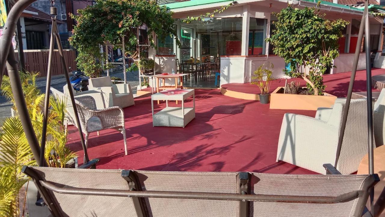 La Capannina Hotel Patong Bagian luar foto