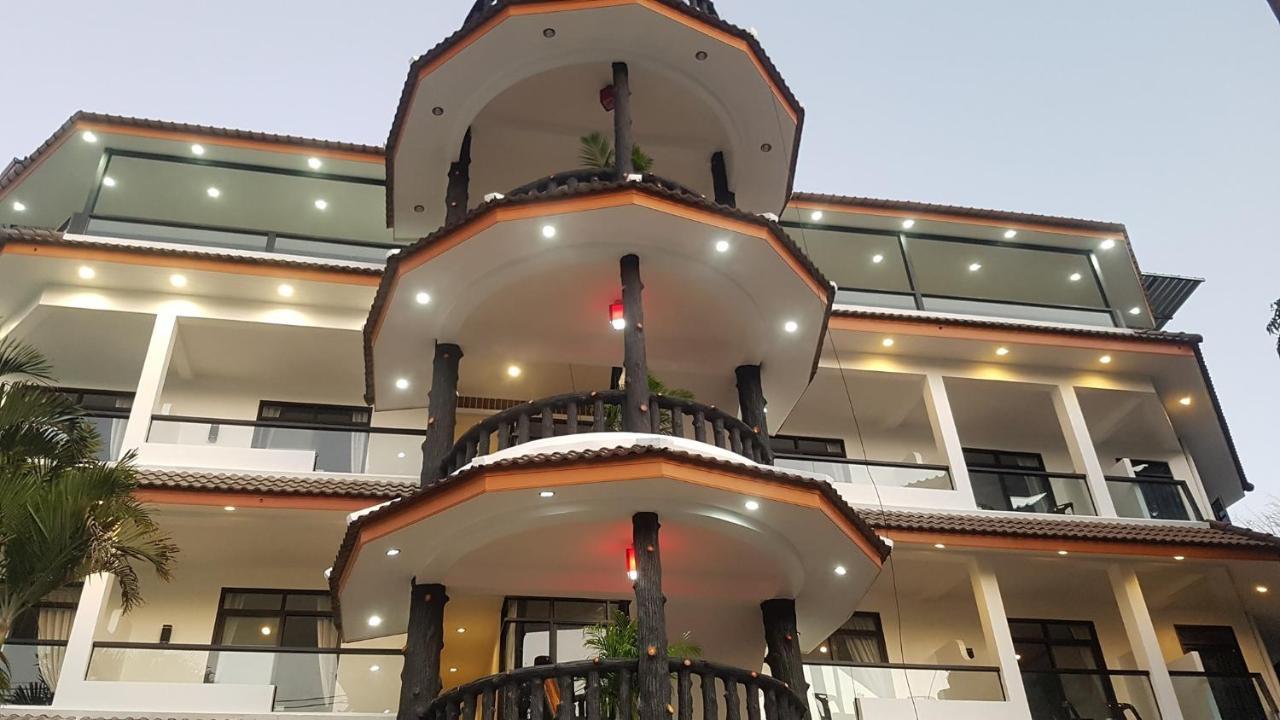 La Capannina Hotel Patong Bagian luar foto