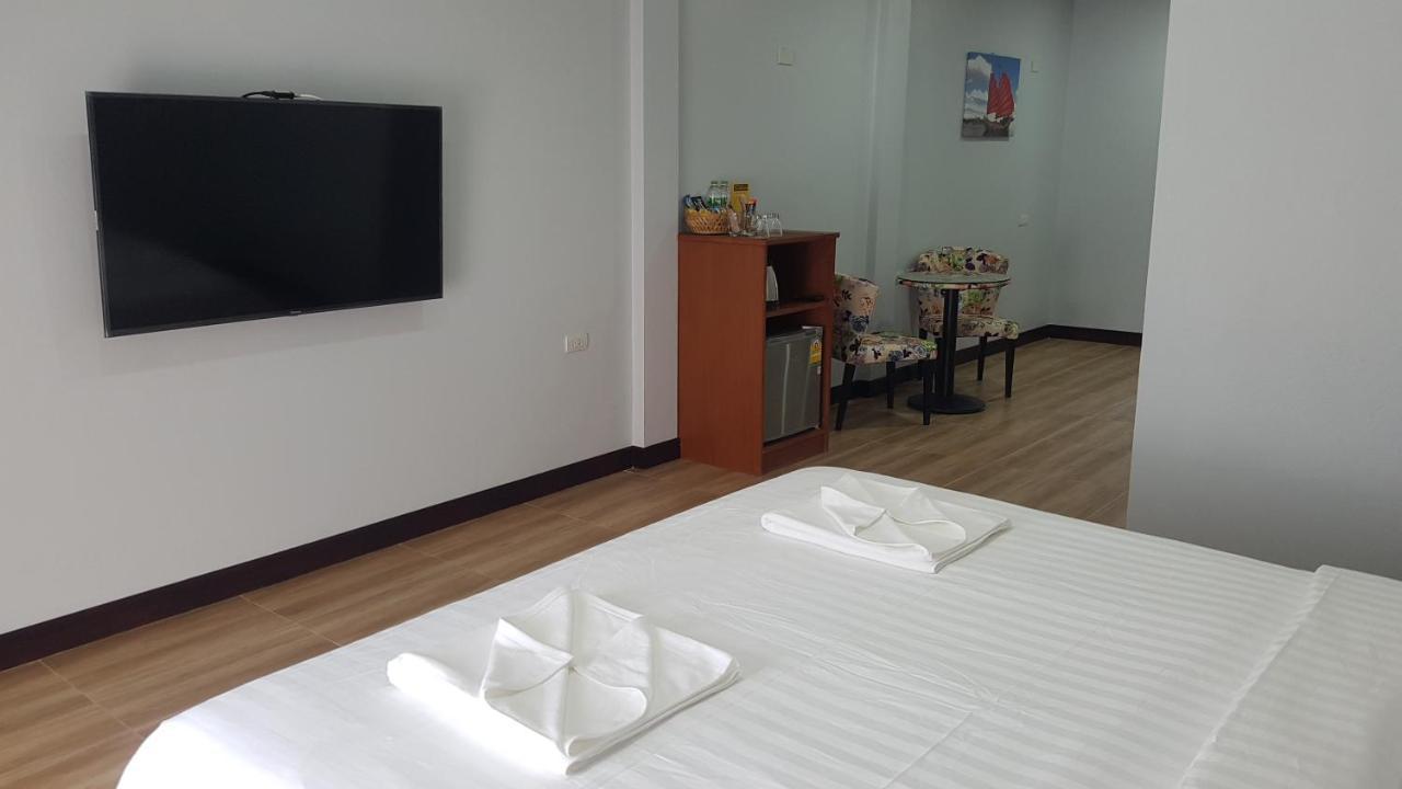 La Capannina Hotel Patong Bagian luar foto