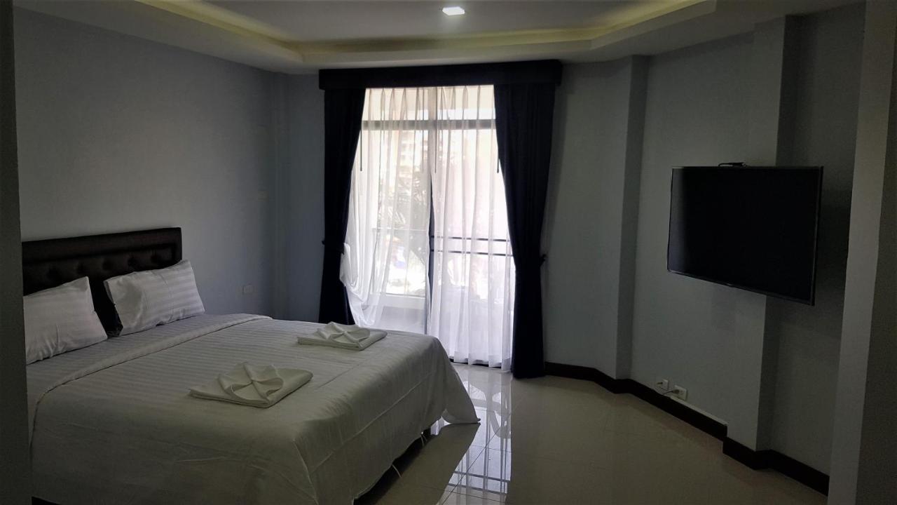 La Capannina Hotel Patong Bagian luar foto
