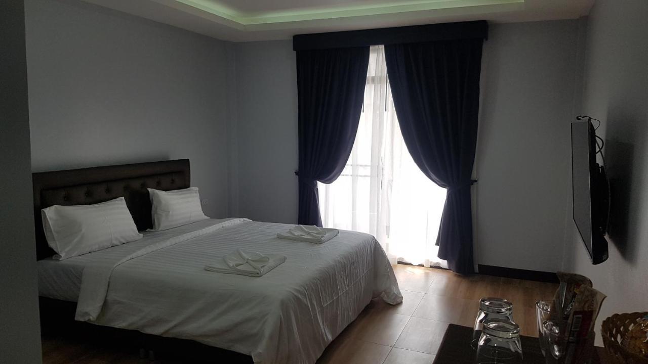 La Capannina Hotel Patong Bagian luar foto