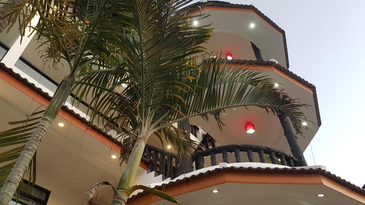 La Capannina Hotel Patong Bagian luar foto