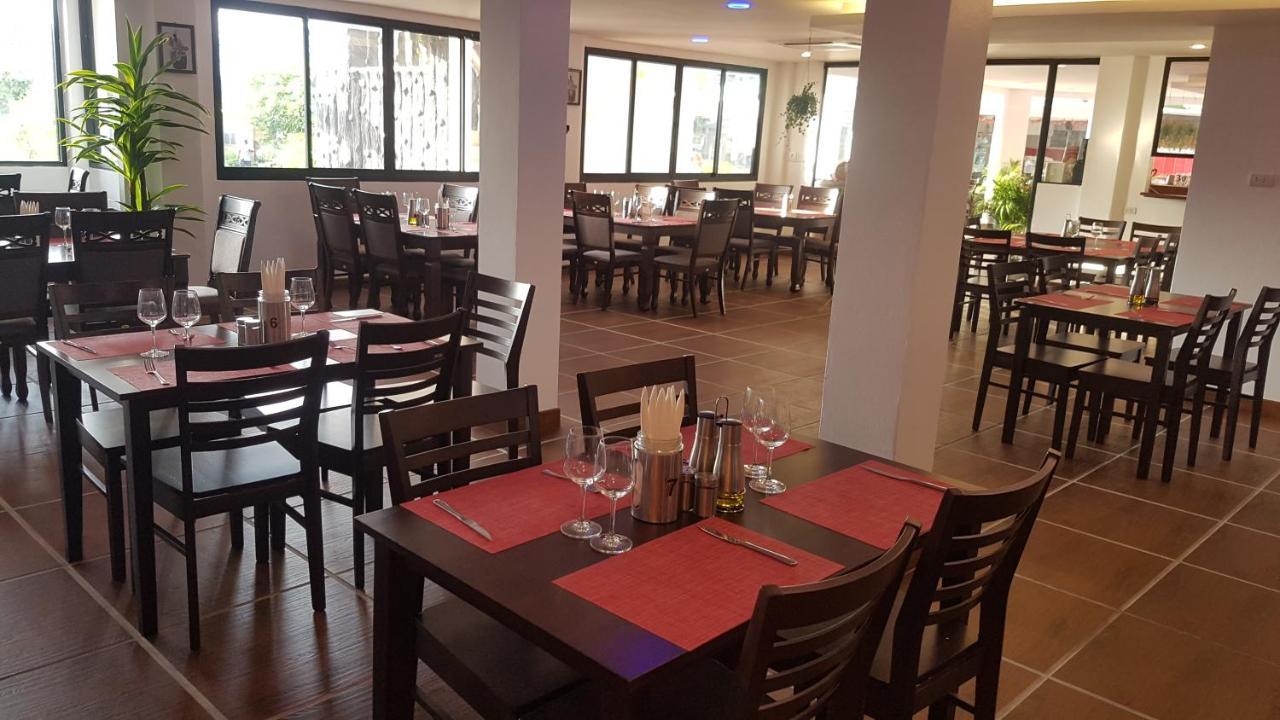 La Capannina Hotel Patong Bagian luar foto