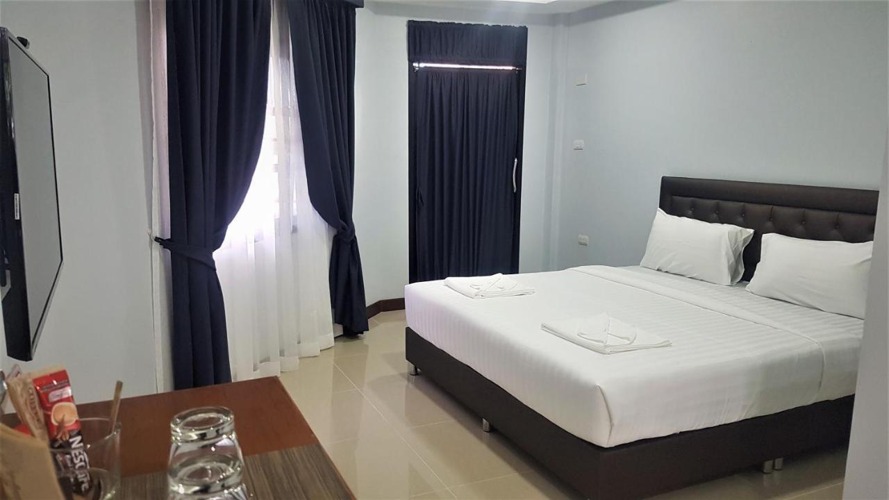 La Capannina Hotel Patong Bagian luar foto