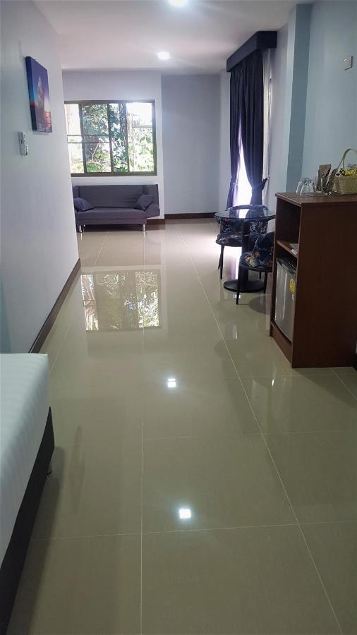 La Capannina Hotel Patong Bagian luar foto